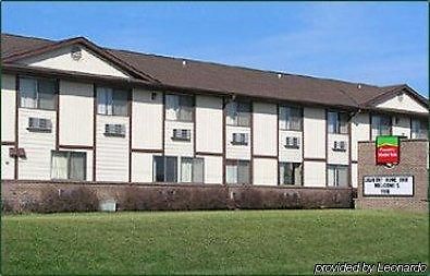 Cobblestone Inn & Suites - Trenton Exterior photo
